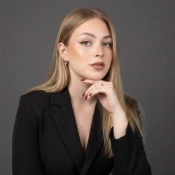 Livia Betini Designer